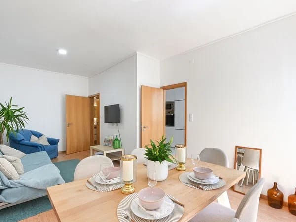 Arrendamento de Apartamento T3 na rua do Monte Cativo Constituição, Cedofeita - Santo Ildefonso - Sé - Miragaia - São Nicolau - Vitória Ver mapa 1.600 €/mês Fiança de 1 mês 115 m² área bruta T3